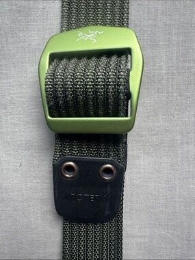 Arc’teryx brand web belt in men’s size small